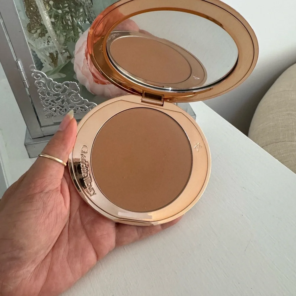 CHARLOTTE TILBURY AIR BRUSH BRONZER MATTE FOR FACE AND BODY